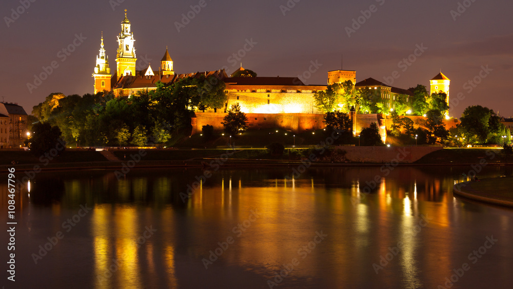 Fototapeta premium Wawel Hill above Vistula River in Krakow at night