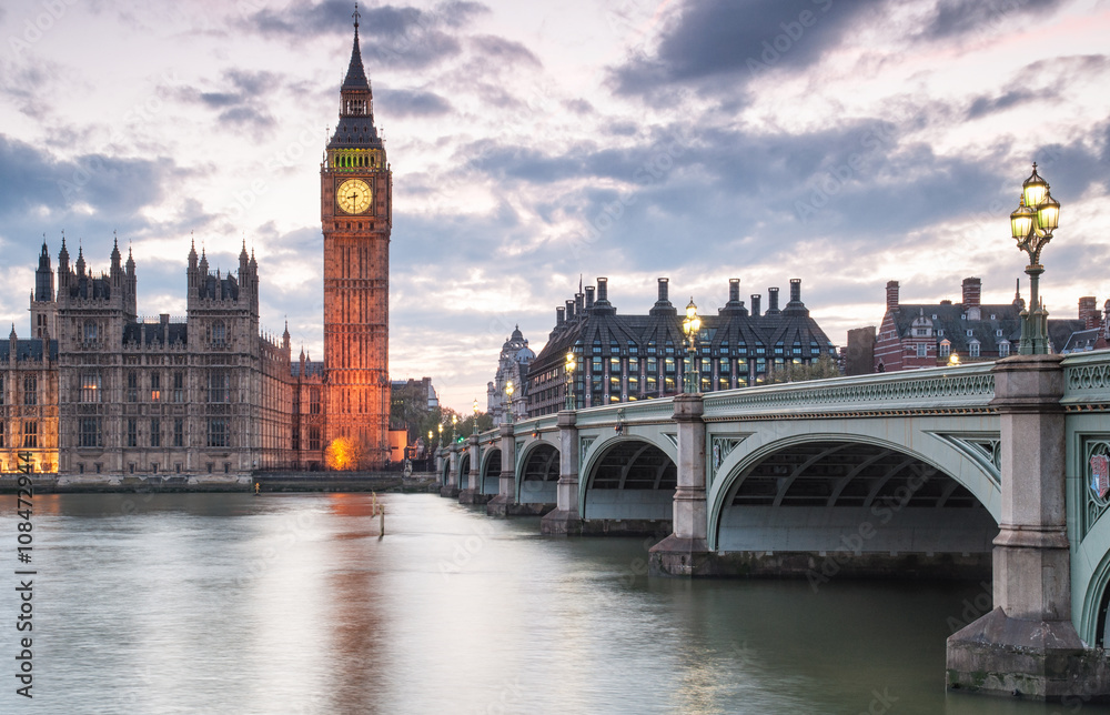 Naklejka premium Big Ben i Houses of Parliament w nocy w Londynie, UK
