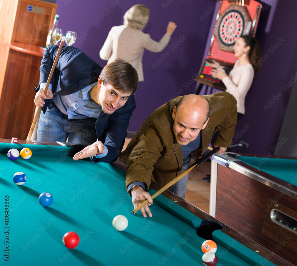 Fototapeta premium people having pool game