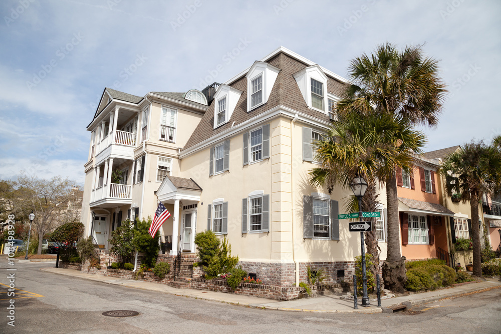 Obraz premium Street in historical Charleston, South Carolina