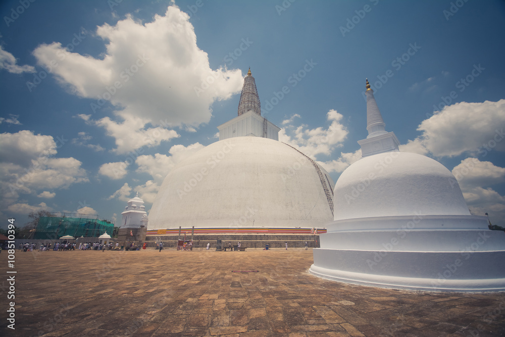 Fototapeta premium Ruwanweli seya Dagoba buddhist stupa tourist and pilgrimage site. Anuradhapura, Sri Lanka