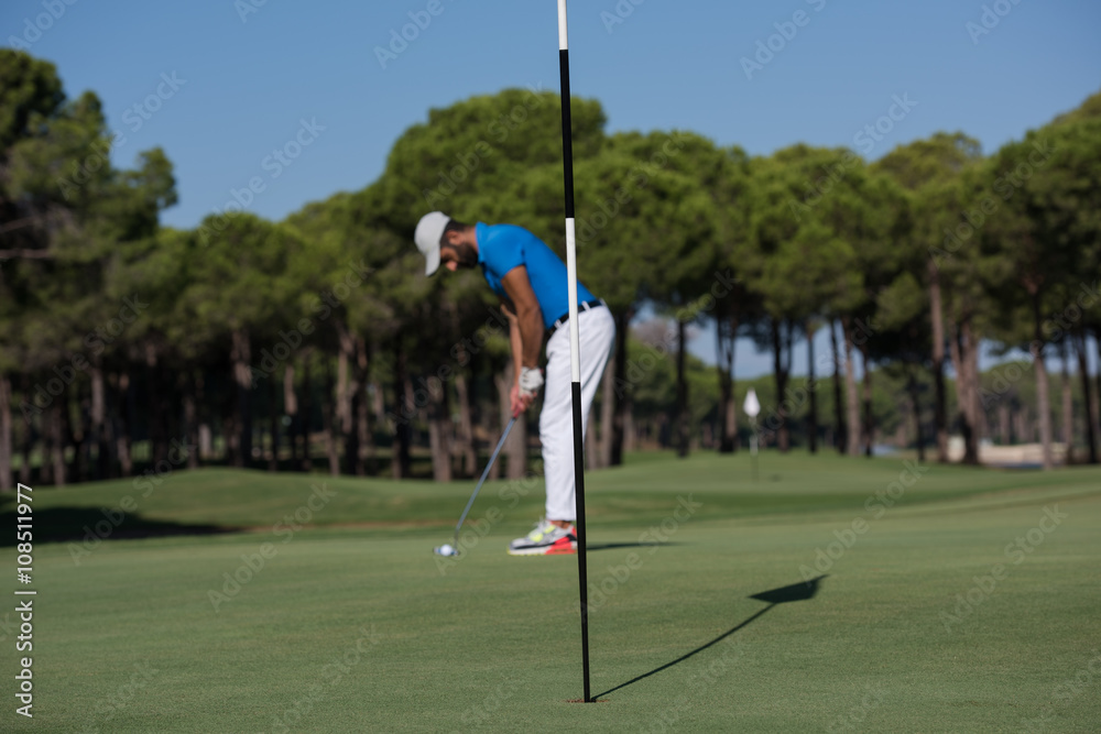 Obraz premium golf player hitting shot at sunny day