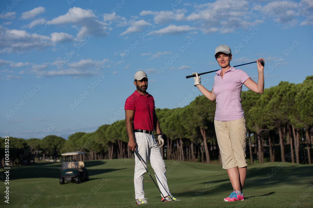 Obraz premium portrait of couple on golf course