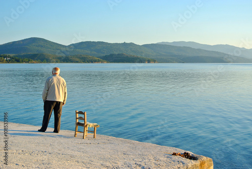 фотографія Old man looking into the sea