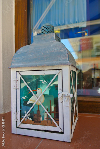 Lamp with a seagull decoration