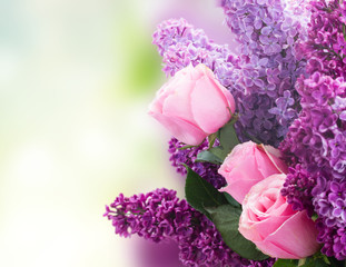 Papier peint photo Lilas Lilas et roses en bouquet  © neirfy