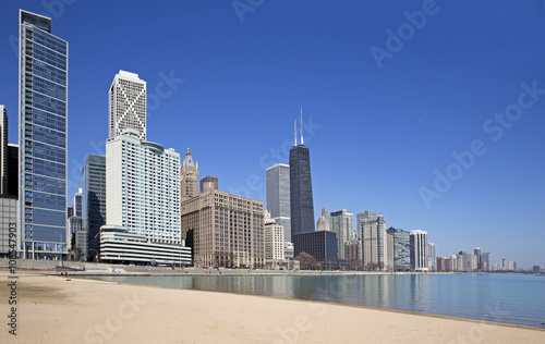 Chicago city view from the beach © gdvcom