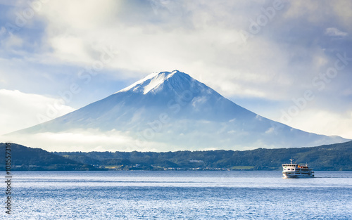 Cruising at Kawaguchi Lake with Fuji Mount background