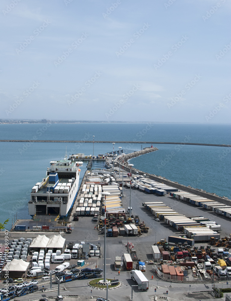Quayside trading port