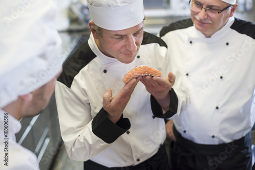 Photography Chef recognizes freshness of the fish