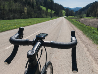 Wandcirkels Fietsen Stuur POV tijdens racefietstocht  © kltobias