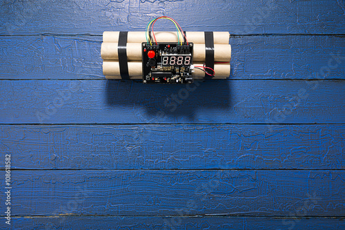 Konstfotografi TNT bomb explosive with digital countdown timer clock over blue