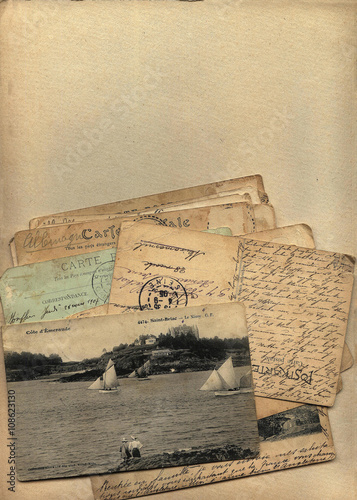 Почтовая бумага, бланк для письма с ретро открыткой 1900-х и корреспонденцией. Европа. Мужчина и женщина с берега наблюдают за парусниками. 