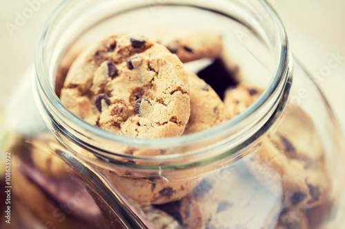Fotobehang close up of chocolate oatmeal cookies in glass jar