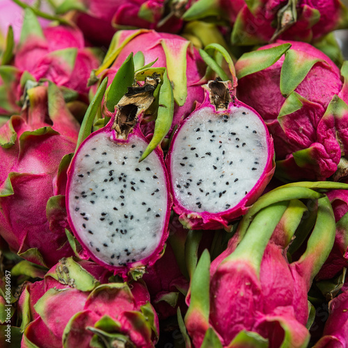 Vietnamese food for export, Dragon fruit, agricultural product f