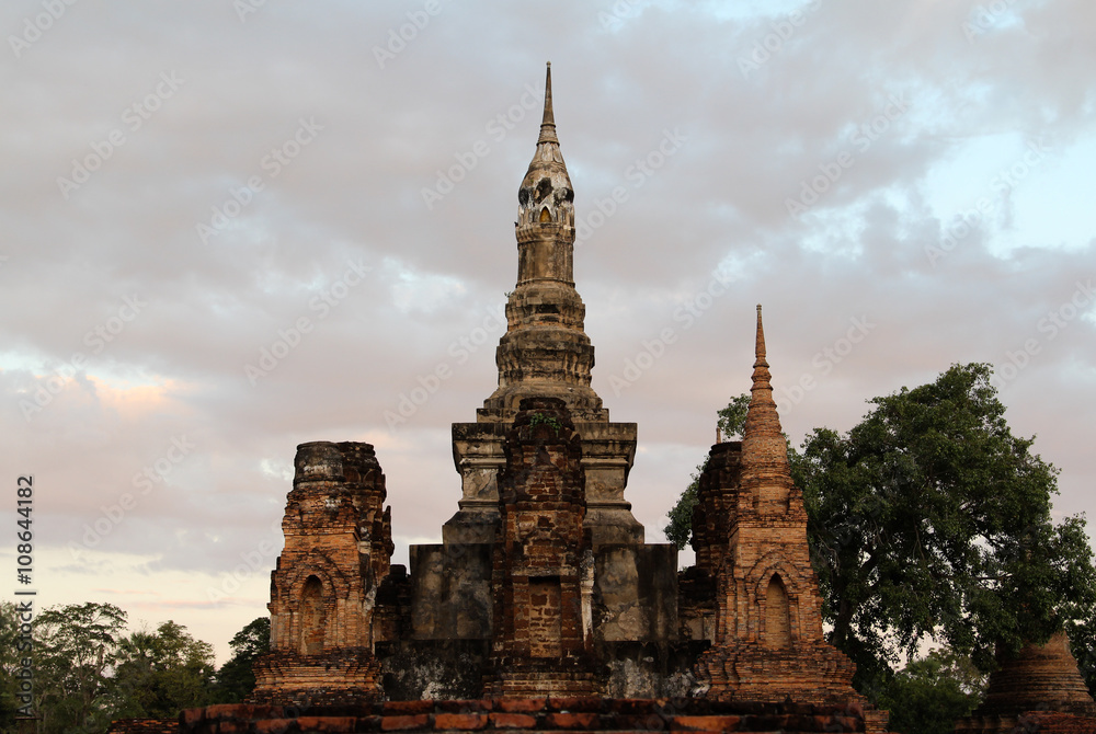 Fototapeta premium Old temple in Sukhothai Historical Park.