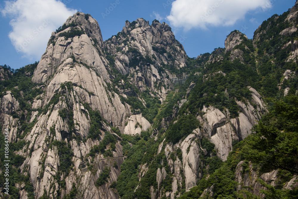 Mount Huang is one of the world's cultural heritages, and it is also the most famous tourist resort in China.