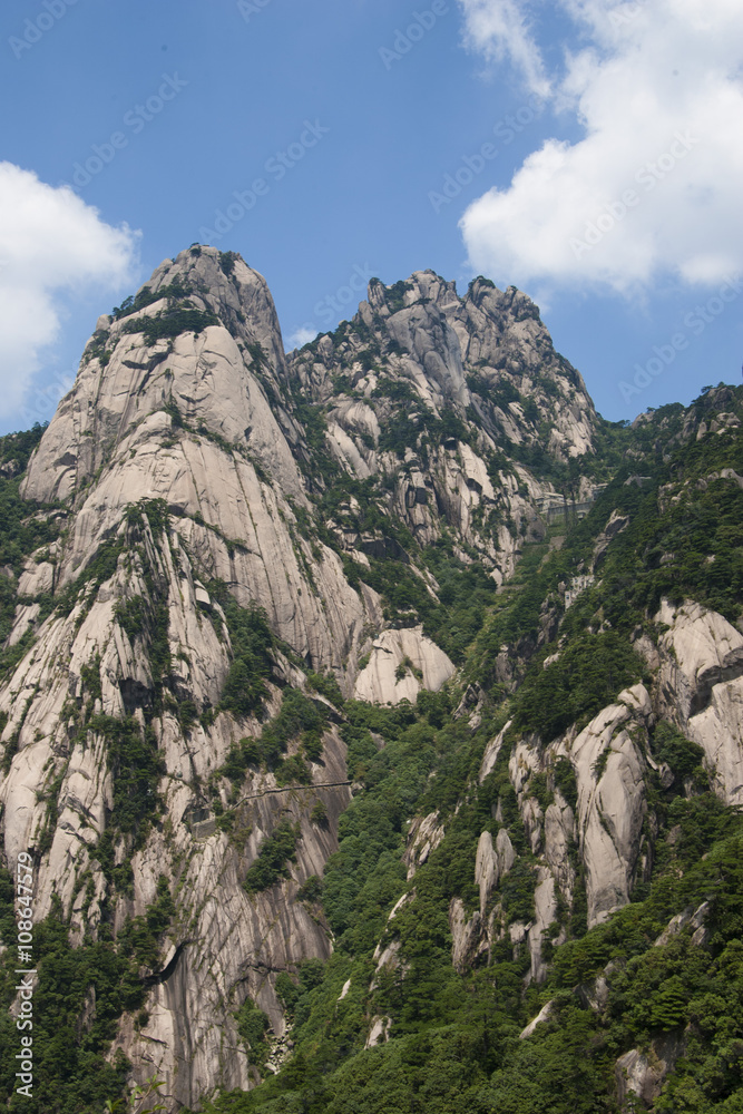 Mount Huang is one of the world's cultural heritages, and it is also the most famous tourist resort in China.