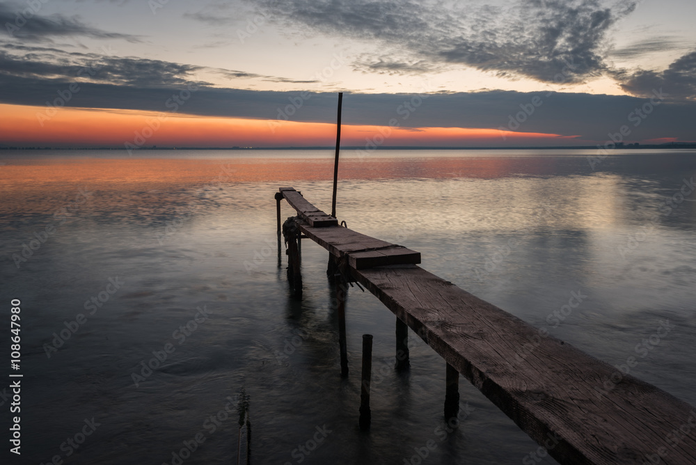 Fototapeta premium Zachód słońca na plaży Rawda, niedaleko Burgas w Bułgarii