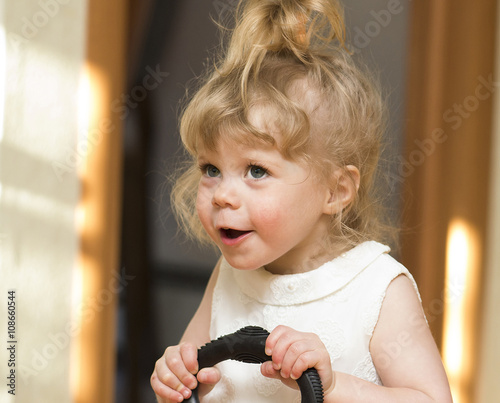 Little girl looking up with her mouth wide open.