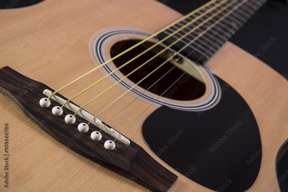 Detalle de guitarra acústica Detalle de guitarra acústica