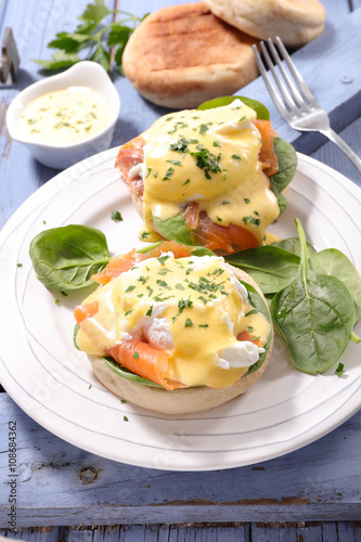 Obraz na plátně egg benedict with smoked salmon