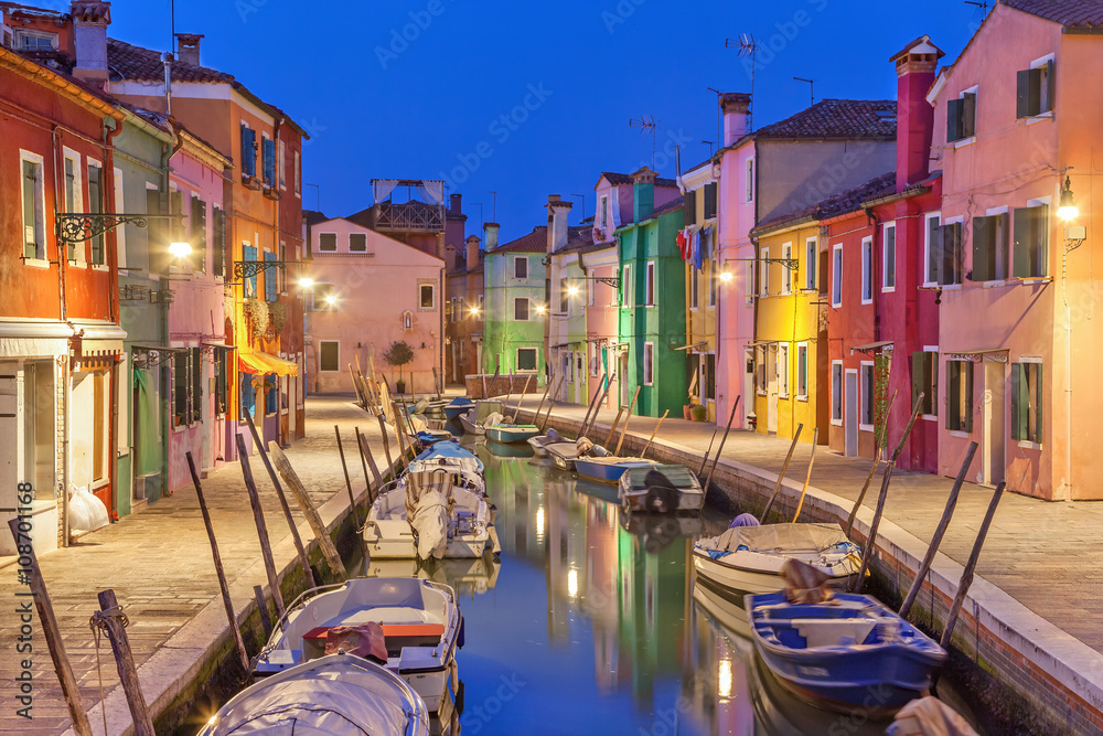 Canal and colorful houses on Burano Island - obrazy, fototapety, plakaty 