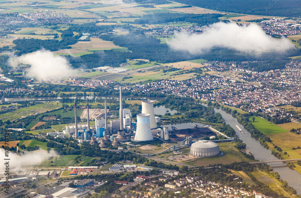 Obraz premium aerial of powerstation in Grosskrotzenburg, Main river