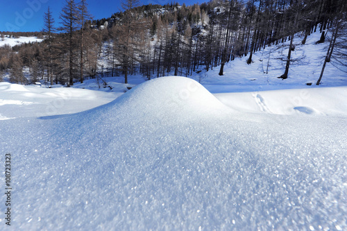 Paesaggio di montagna invernale. photo