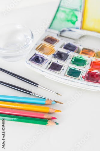 Paints and childish painting equipment, Watercolors and brushes,