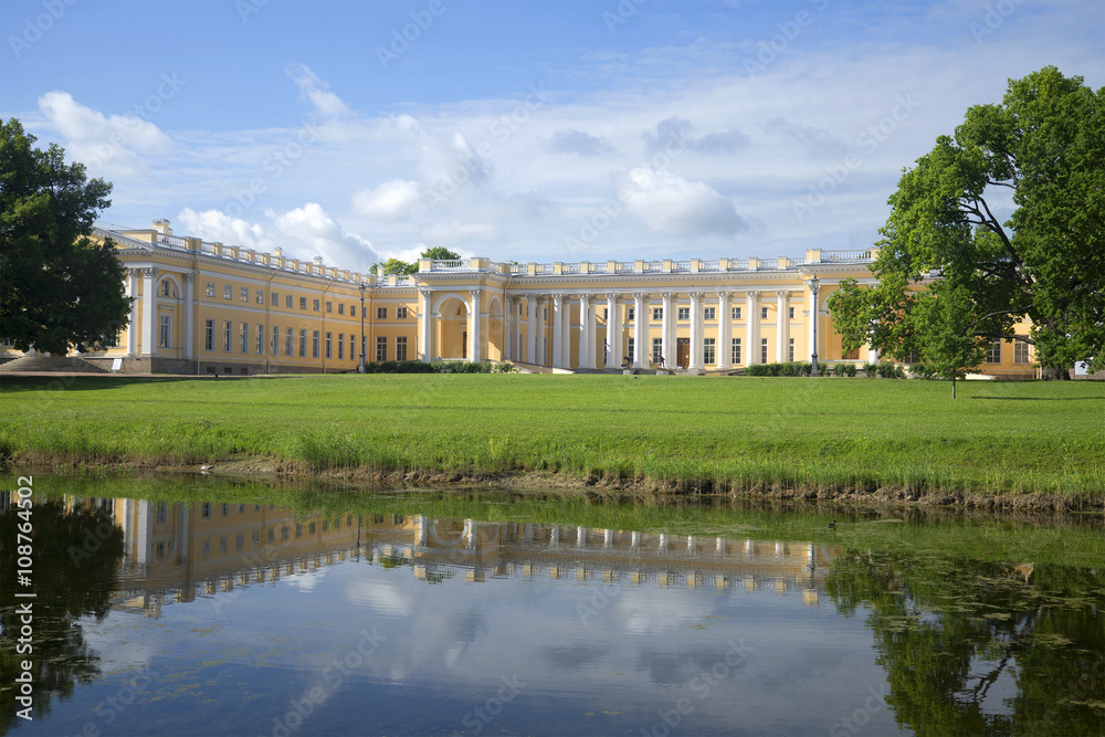 Obraz premium View of the Alexander Palace, sunny day in july. Tsarskoye Selo, St. Petersburg