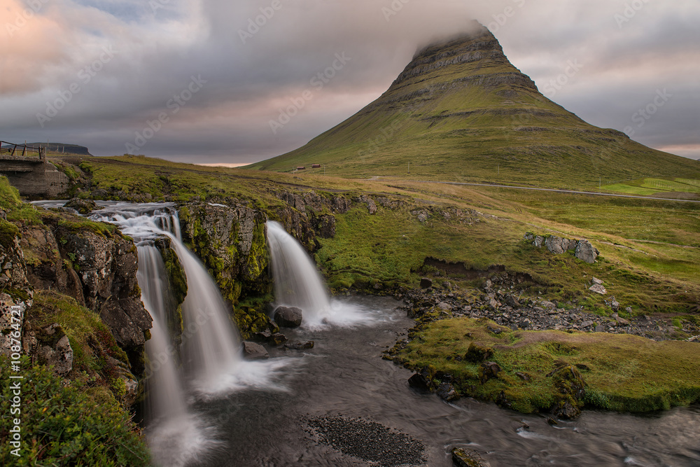 Kirkjufell - Berg und Wasserfall | Island Kirkjufell - Berg und Wasserfall | Island