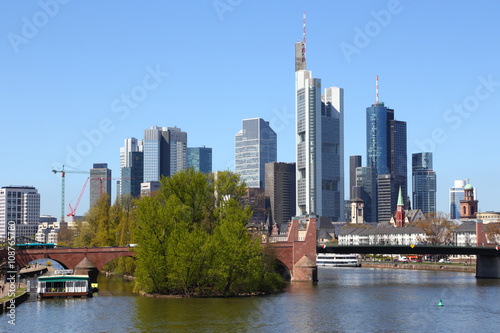 Frankfurt am Main, im Vordergrund die Alte Brücke (April 2016)