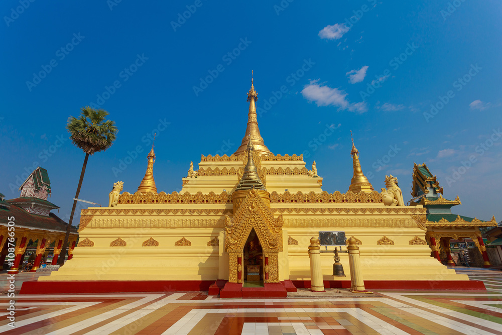Fototapeta premium Myanmar Chedi