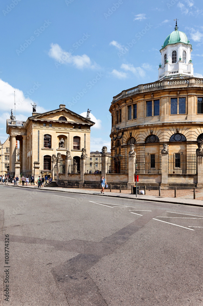 Sheldonian Theatre mit Clarendon Building, Oxford, UK