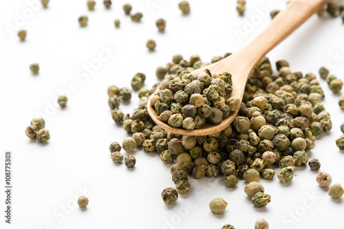 Fototapeta Naklejka Na Ścianę i Meble -  greeen peppercorn seeds