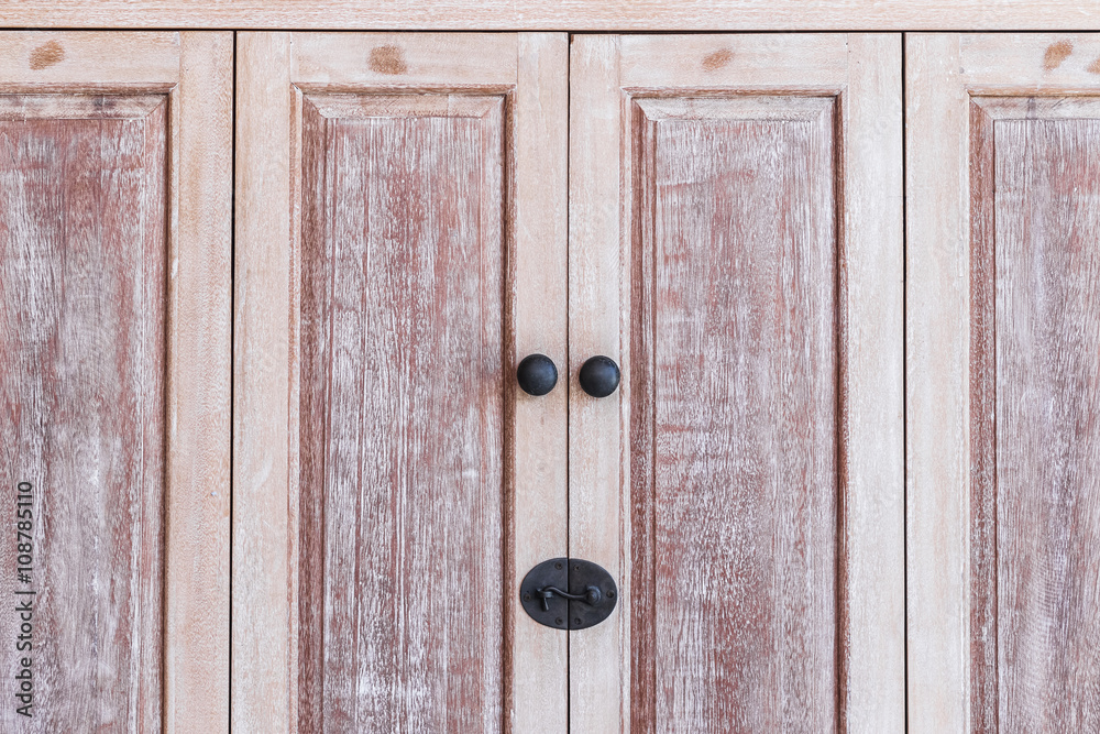 Fototapeta premium Vintage door knob on wooden antique door furniture