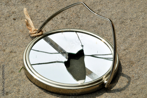 Fotografie broken Mirror