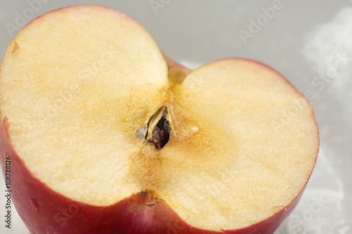 Obraz na plátně Apple on a white plate