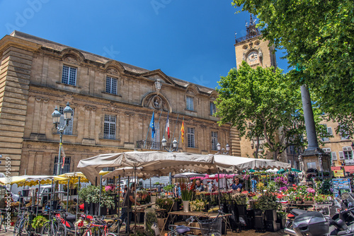 Hôtel de Ville et Marché aux fleurs, Aix en Provence, France