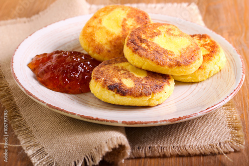 Cornmeal and cottage cheese fritters