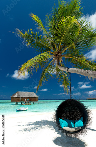 Fototapeta Naklejka Na Ścianę i Meble -  Beach Lounge mit Palme