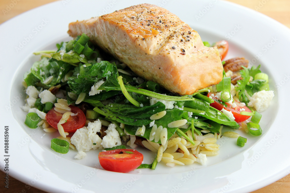 Salmon with orzo, baby spinach and vinaigrette