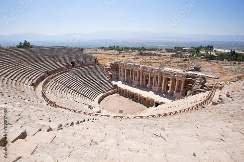 Fototapete Antique amphitheater in the ancient city of Hierapolis