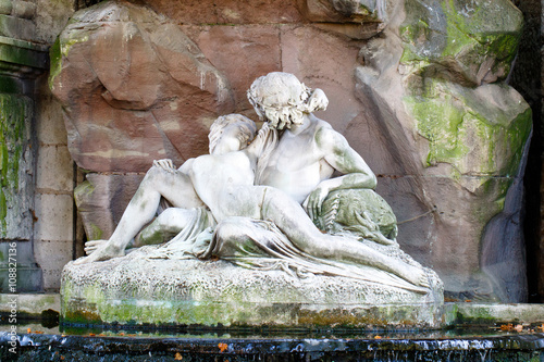 Fotografia Color DSLR stock image of Medicis Fountain in Luxembourg Gardens, Paris, France, erected in 1861