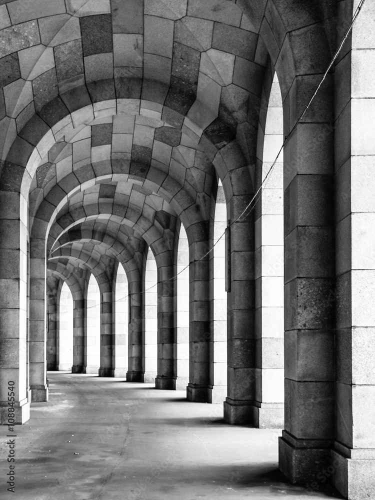 Obraz premium The arched stone colonnade