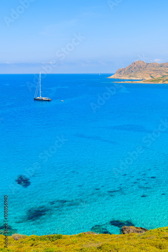 Fototapeta Naklejka Na Ścianę i Meble -  A yacht boat on in Ostriconi sea bay, Corsica island, France