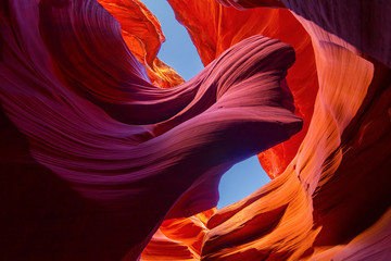 Fotobehang Canyon Boog in Lower Antelope Canyon  © andrmoel