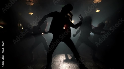 silhouettes of girls dancing 