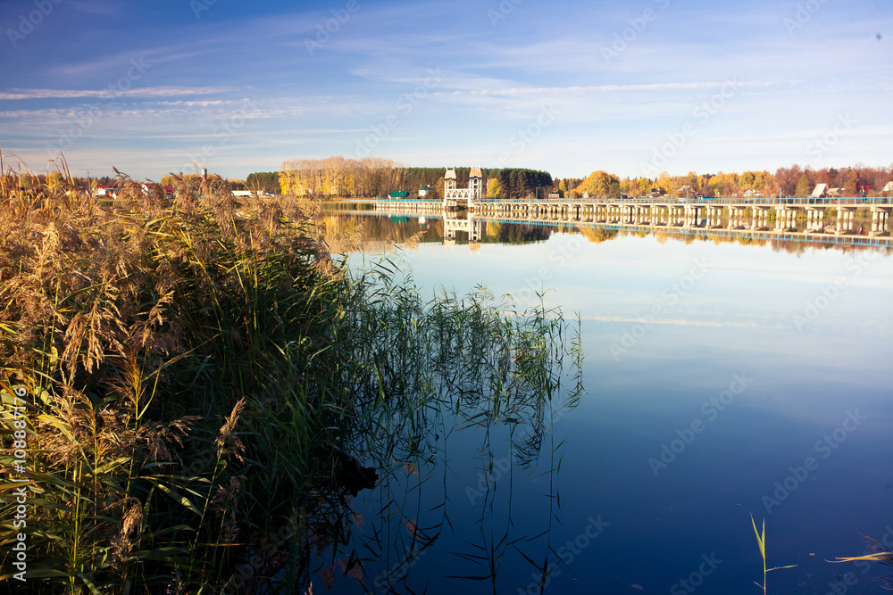 Fototapeta premium beautiful autumn landscape on the lake